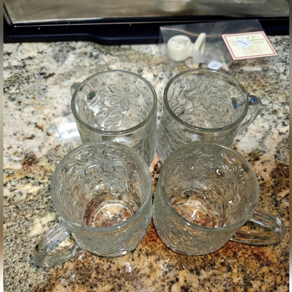 Princess House poinsettia mug (set of 4)